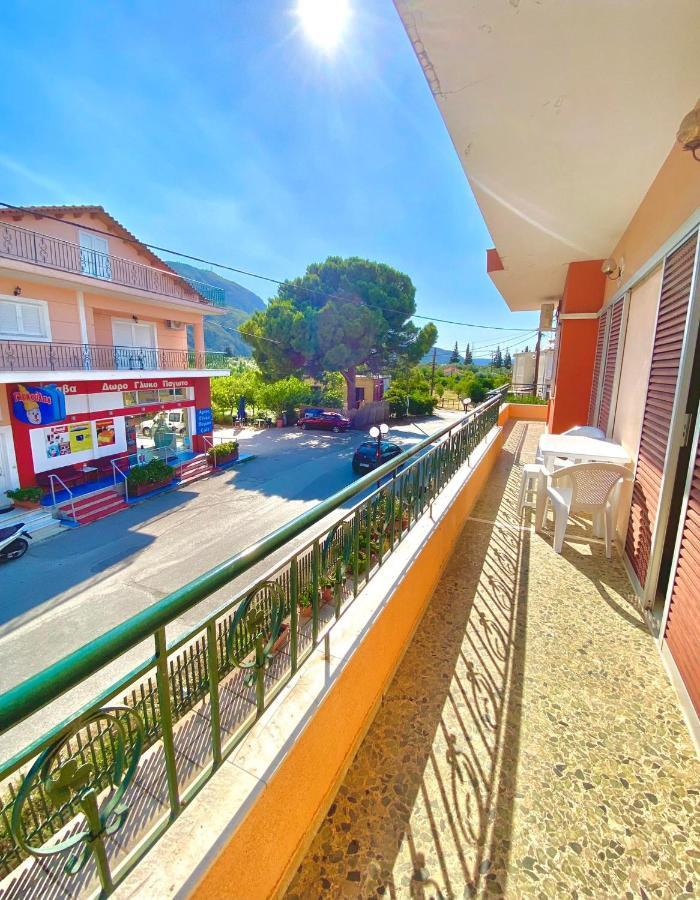 Dimitris Apartment Diakopto Luaran gambar